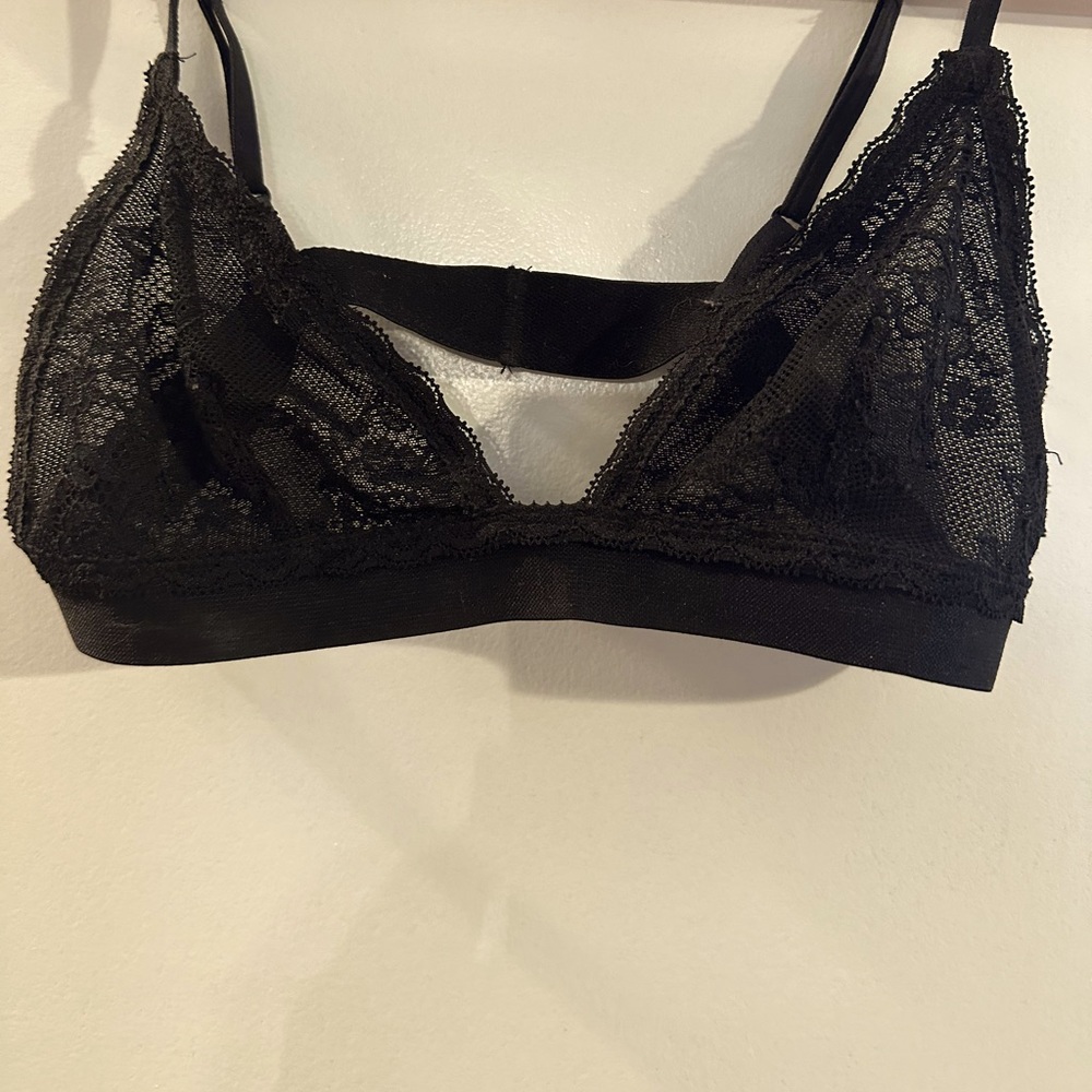 Black bra: size small